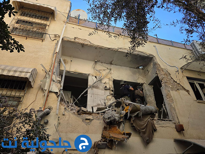 اصابات وانهيار مبنى جراء سقوط صاروخ بمنطقة االمركز